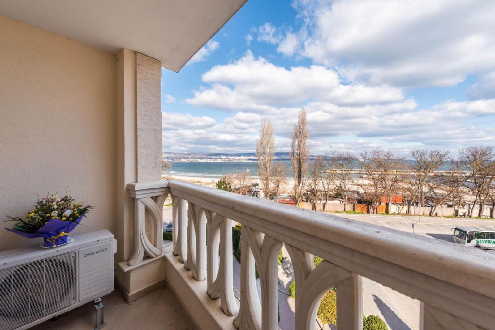 Summertime In Varna South Bay Beach Residence Exterior photo